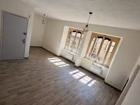 grand studio centre-ville refait à neuf