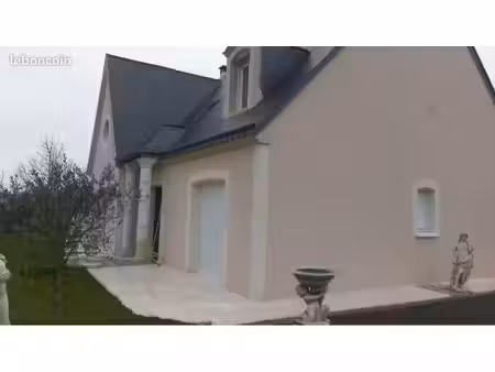 maison avec chambres terrain 853m2 et garage proche du centre