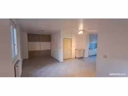 t2 de 57m² décines proche ldlc arena + garage + cave - 770 euros cc
