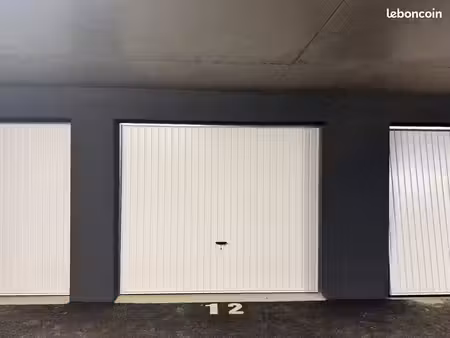 garage / box / stockage fermé dans résidence