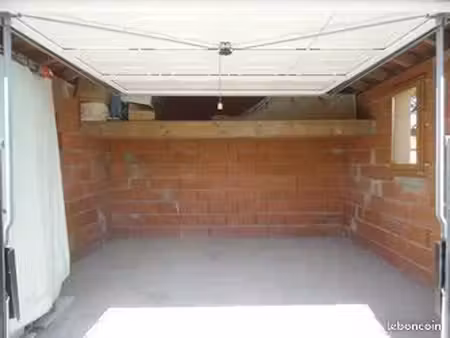 box / garage / garde meuble ferme et securise