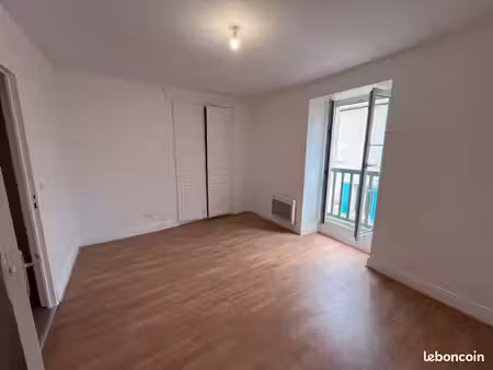location t3 de 72m² centre de vergt