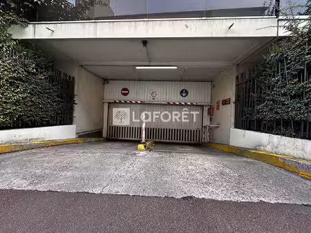 parking issy les moulineaux 12 m2