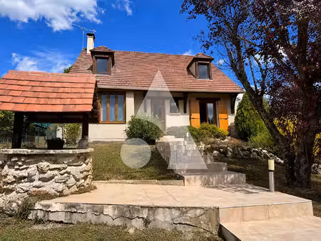 maison 137 m²/ 185m² utiles à crécy-la-chapelle   4 chambres  sous-sol indépendant  piscin
