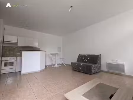 location meublée appartement 2 pièces 40 m² à meyrargues (13650)  630 €