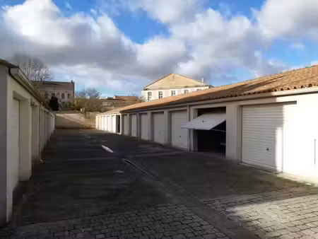 location parking 15 m² à rochefort (17300)  105 €