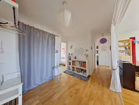 appartement type 3 / type 4 - dernier etage - loggia - libre de toute occupation