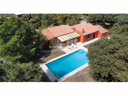 pernes les fontaines villa de plain pied sur terrain de 4173 m²