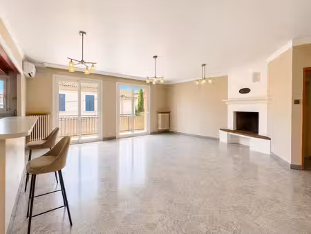 pertuis centre – beau t4 lumineux de 94 m² avec extérieur et garage