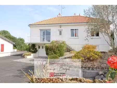 maison de 99 m² avec sous-sol complet et terrain de 960 m²