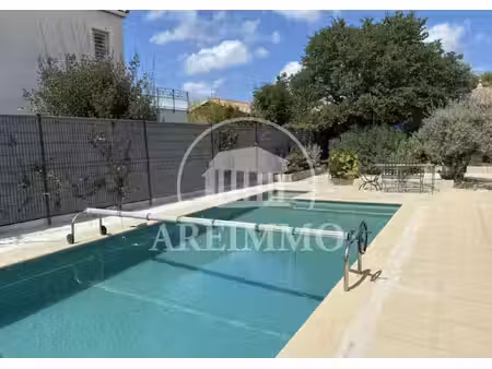 maison semi plain-pied avec piscine et jardin à saint-gély-du-
