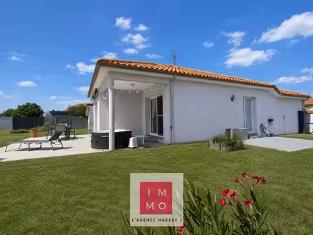 villa contemporaine de plain-pied aux portes de tarbes – élégance  volumes et vue pyrénées