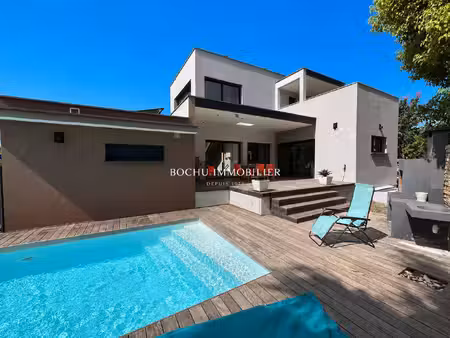villa contemporaine de 250 m² avec piscine