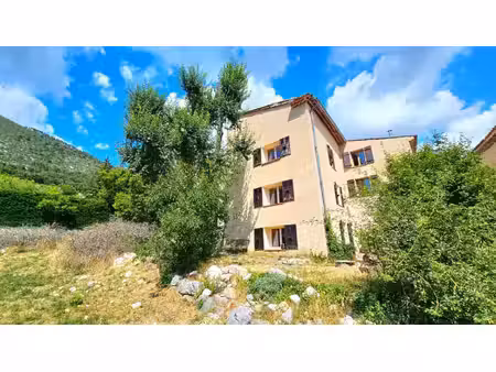 maison de caractère rénovée avec goût . vue panoramique . bargème (var)