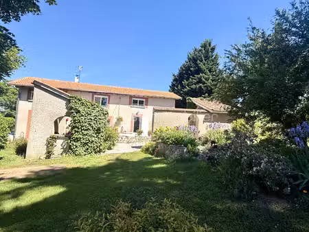 maison de 150 m² à neulise