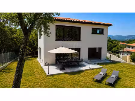élégante maison contemporaine
