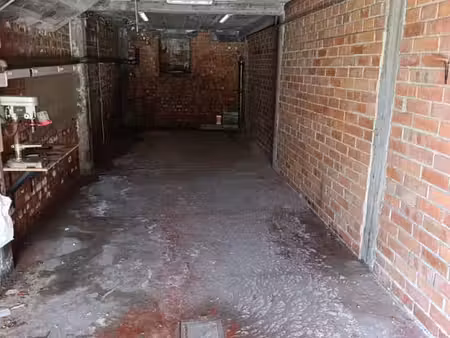 100 m² box - depot - à louer à bxl - av des croix de guerre