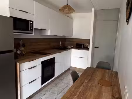 t2 meublé 46 m² aux minimes  proche port  plage  eigsi  excelia et université  résidence c