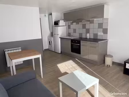 beau t2 proche la rochelle et université