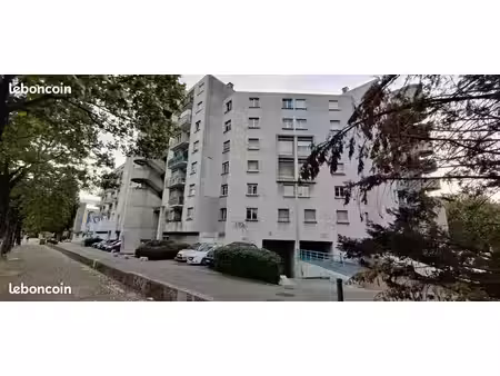 place de parking securisee 17.4 m² - stalingrad/honoré de balzac à grenoble  capuche