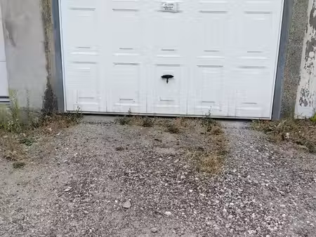 garage une voiture (lisez la description)