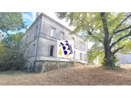10 min cognac  maison de maitre à rénovée  dépendances