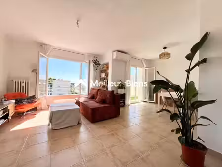 la garde centre : appartement t3 71 m² avec terrasse et stationnement