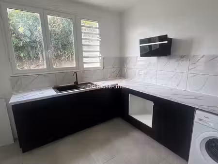 joli t2 dans bas de villa
