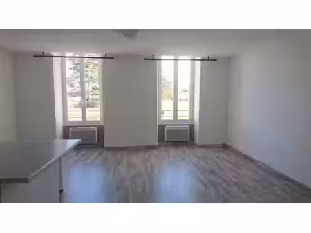 location appartement 3 pièces 67 m² à pons (17800)