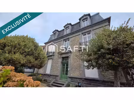 dans petit collectif en pierre