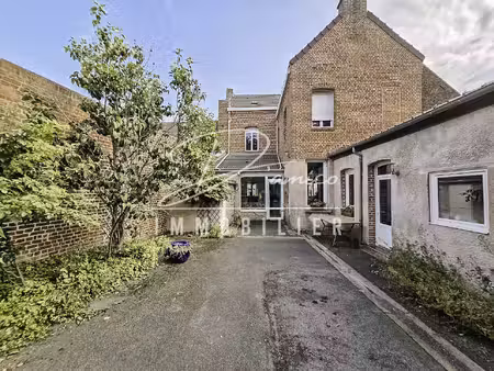 maison de caractere 188m2 avec jardin clos et double garage a an