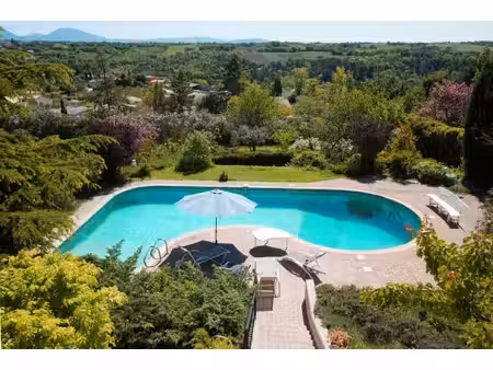 villa avec vue panoramique  piscine et deux appartements indép