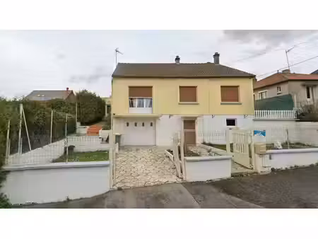 marle maison 4 chambres avec sous-sol complet et terrain clos
