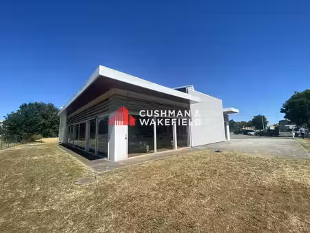 location local d’activités 1042m²