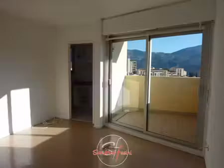 location appartement 1 pièce 24 m² à carros (06510)