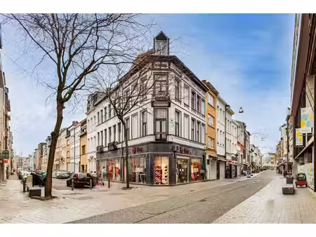 hoekpand met winkel en studio's  7% rendement