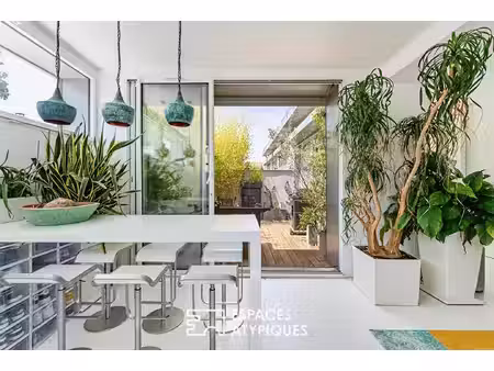 loft contemporain au blanc immaculé dans une ancienne imprimerie à bagneux