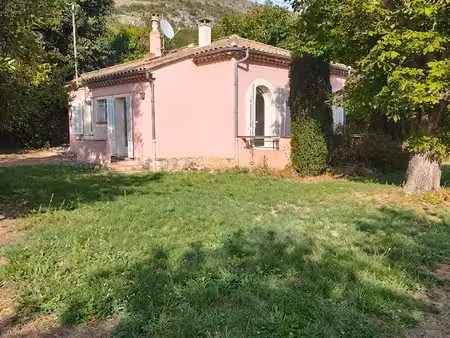 maison individuelle au calme  à proximité immédiate du villag
