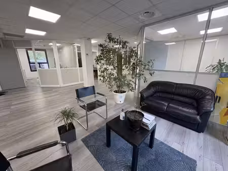 location commerce marseille 13009 195m²