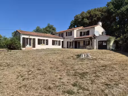 à vendre  secteur de tarbes : spacieuse villa comprenant 4 chambres  bureau  suite...