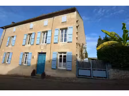 a vendre  gers : ancien presbytère entièrement rénové au coeur d'une belle bastide...