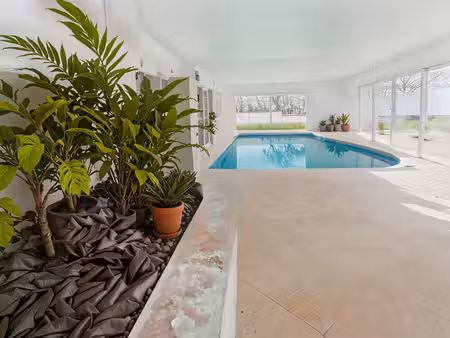 proche de genève : magnifique villa de 380 m2 habitable avec piscine intérieure et apparte