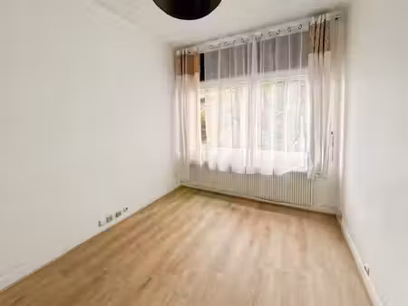 location locaux professionnels 15 m² à paris 15ème (75015)  950 €