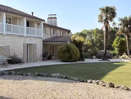 maison familiale de caractère – 370 m² – piscine – 8000 m² de terrain – lesparre en médoc