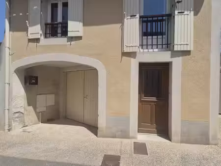 *** sous offre*** eyragues - maison de village avec garage