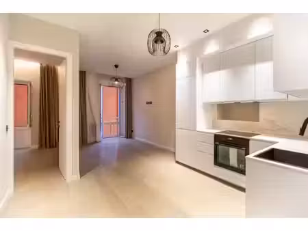 coeur de villefranche-sur-mer  superbe appartement 3 pièces rénové et climatisé