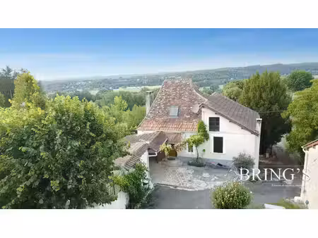 maison périgourdine dans un petit hameau