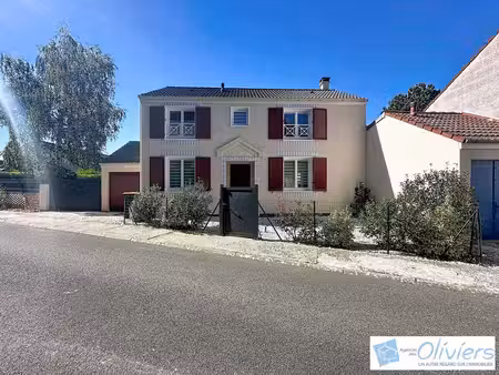 maison de 6 pièces de luxe en vente à voisins-le-bretonneux  île-de-france