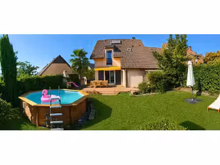 jolie maison rénovée au calme avec piscine !