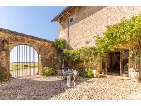 une maison d'aujourd'hui dans un lieu chargé d'histoire